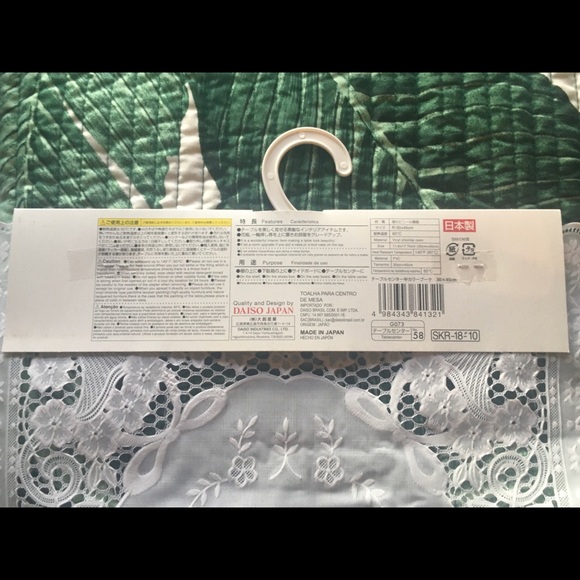 NW LACE TABLE RUNNER - Picture 4 of 4